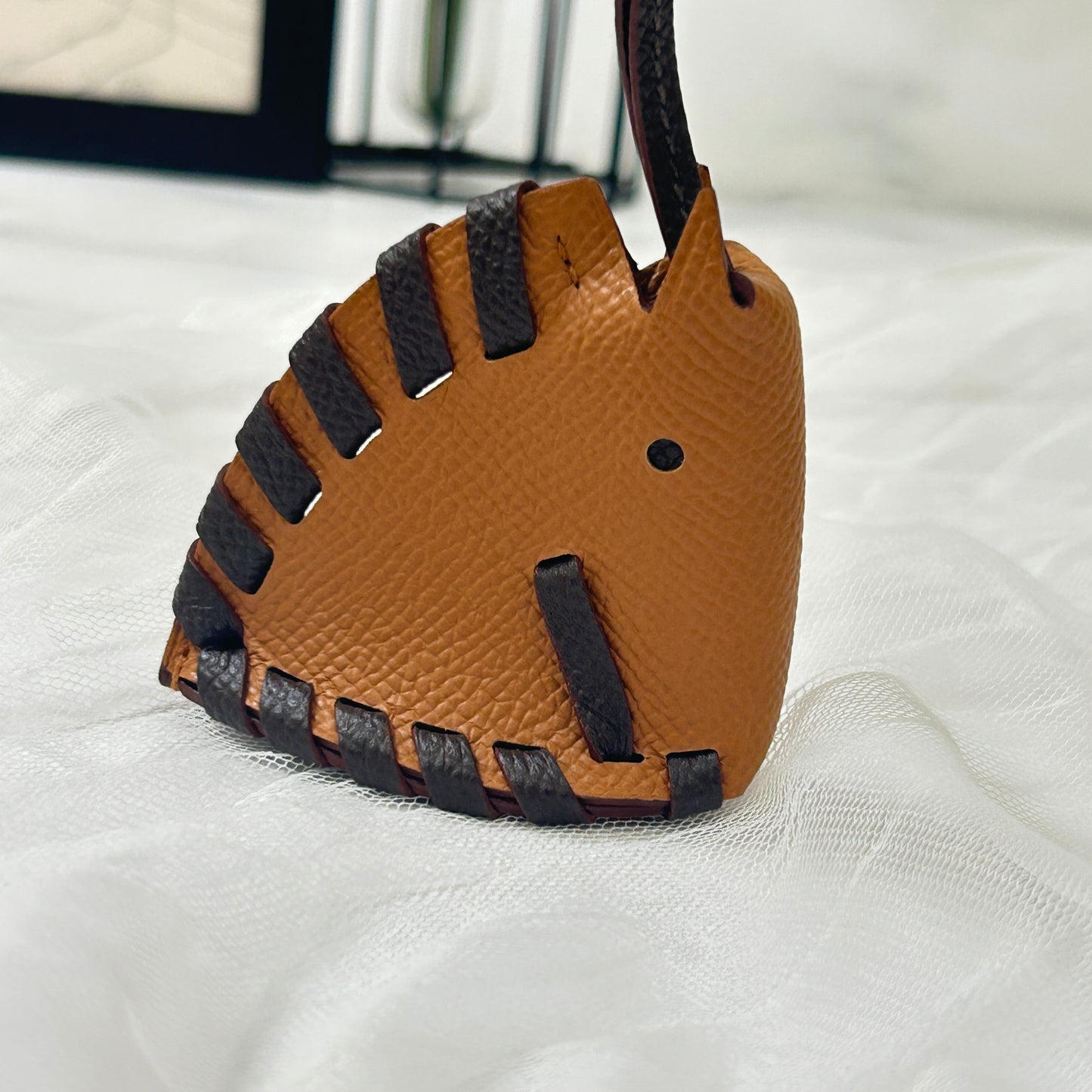 【 K刻印 2025年製 】エルメス 《 シュヴァル トレッセ 》 ゴールド ショコラ K刻印 レザー チャーム 馬 新品未使用
