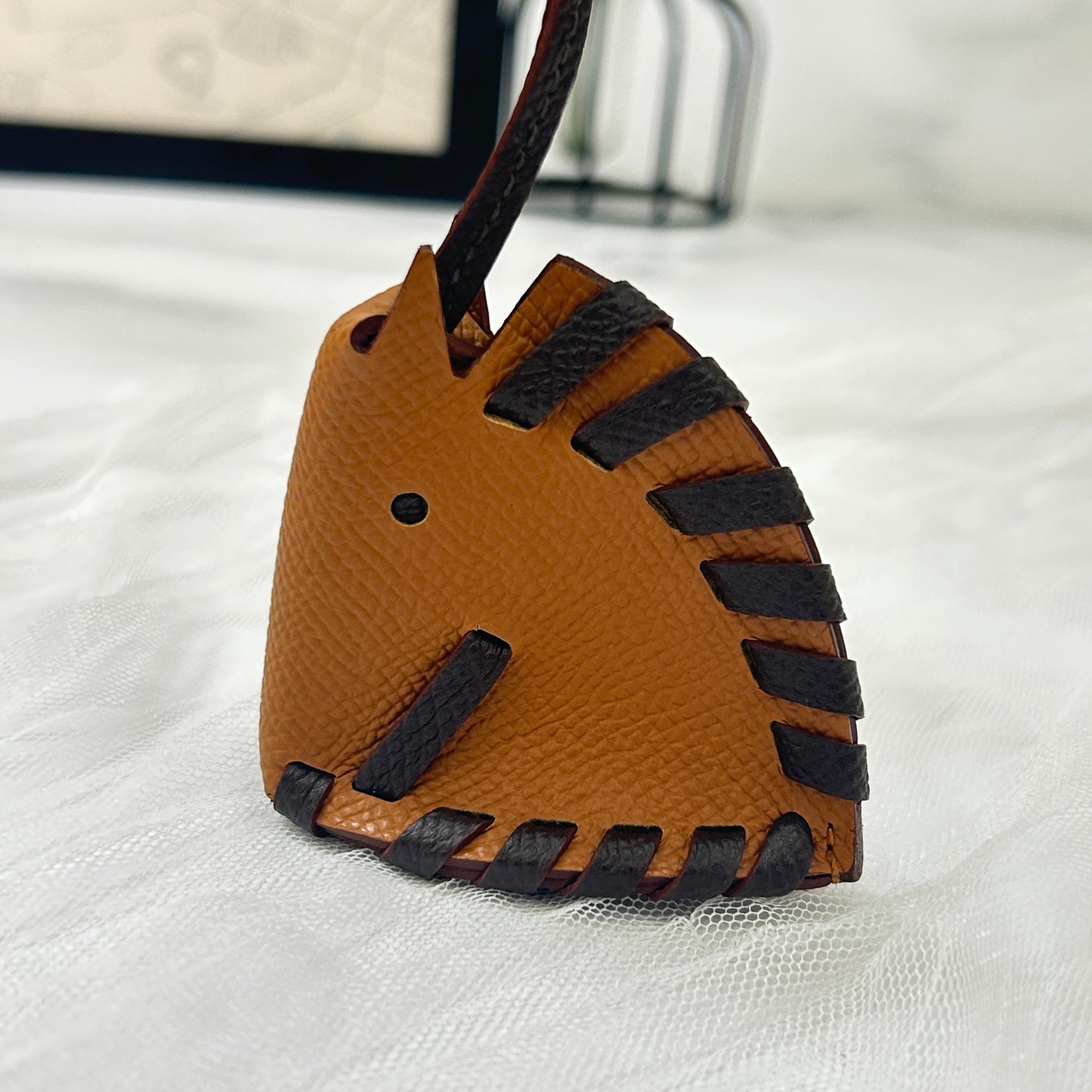 【 K刻印 2025年製 】エルメス 《 シュヴァル トレッセ 》 ゴールド ショコラ K刻印 レザー チャーム 馬 新品未使用