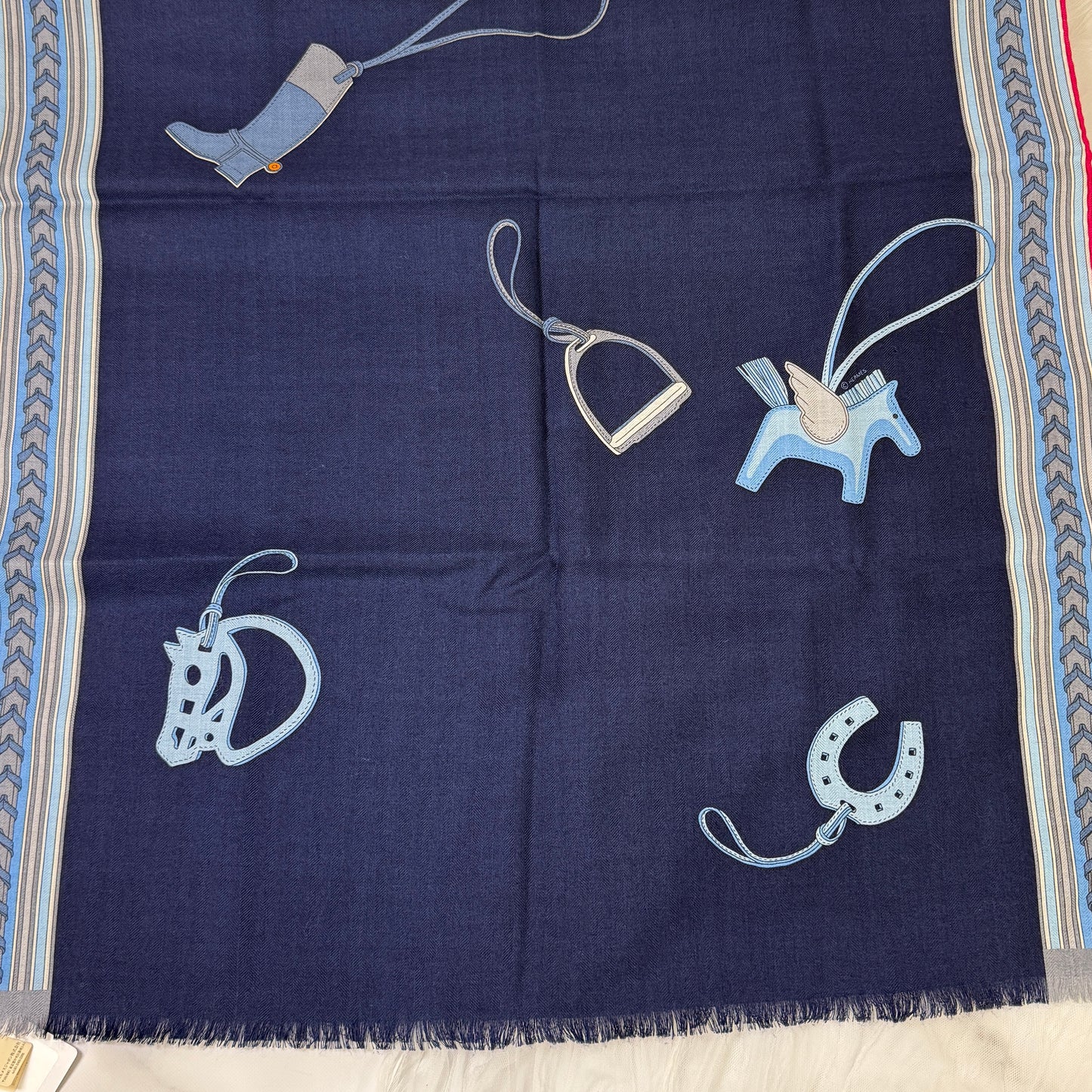 鑑定済み【 新品未使用 】エルメス レクタングル 《 エ グリ グリ 》 ネイビー ブルー ピンク カシシル ストール チャーム柄