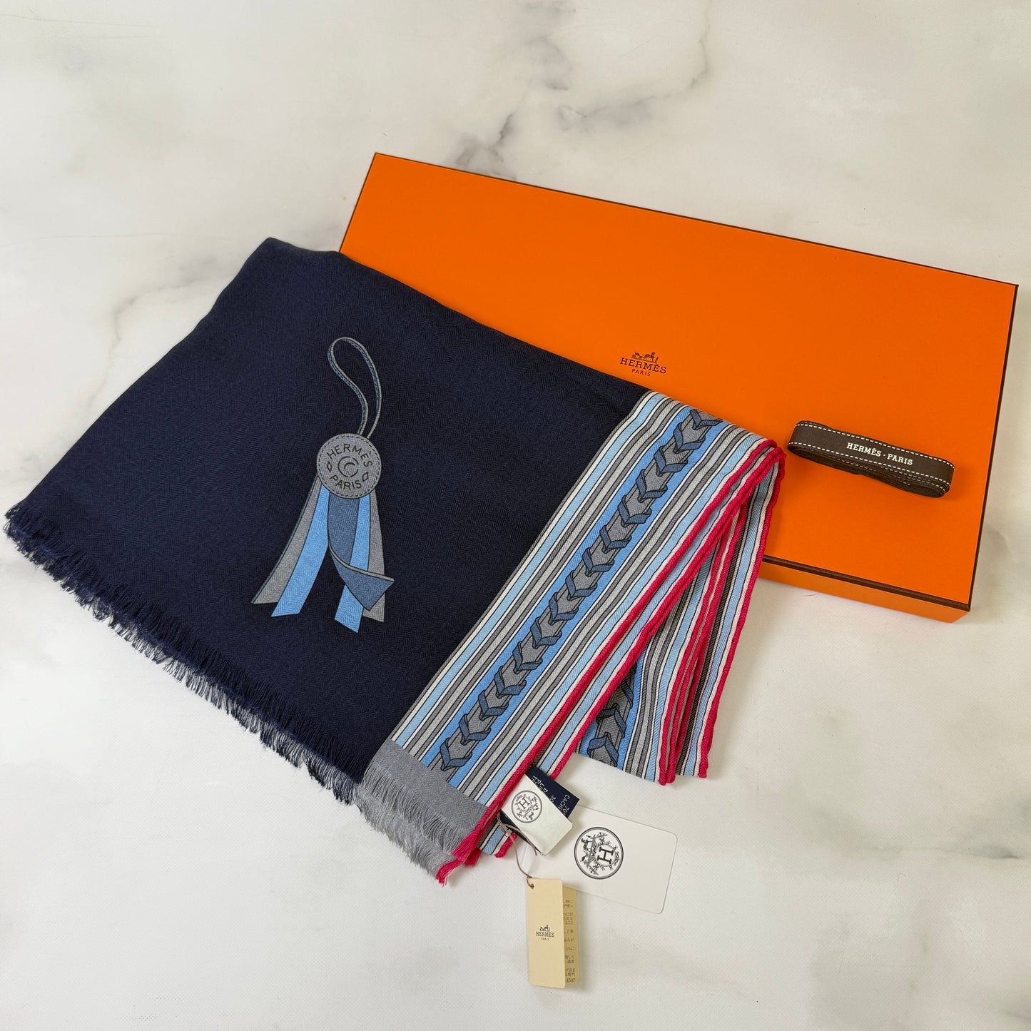 鑑定済み【 新品未使用 】エルメス レクタングル 《 エ グリ グリ 》 ネイビー ブルー ピンク カシシル ストール チャーム柄