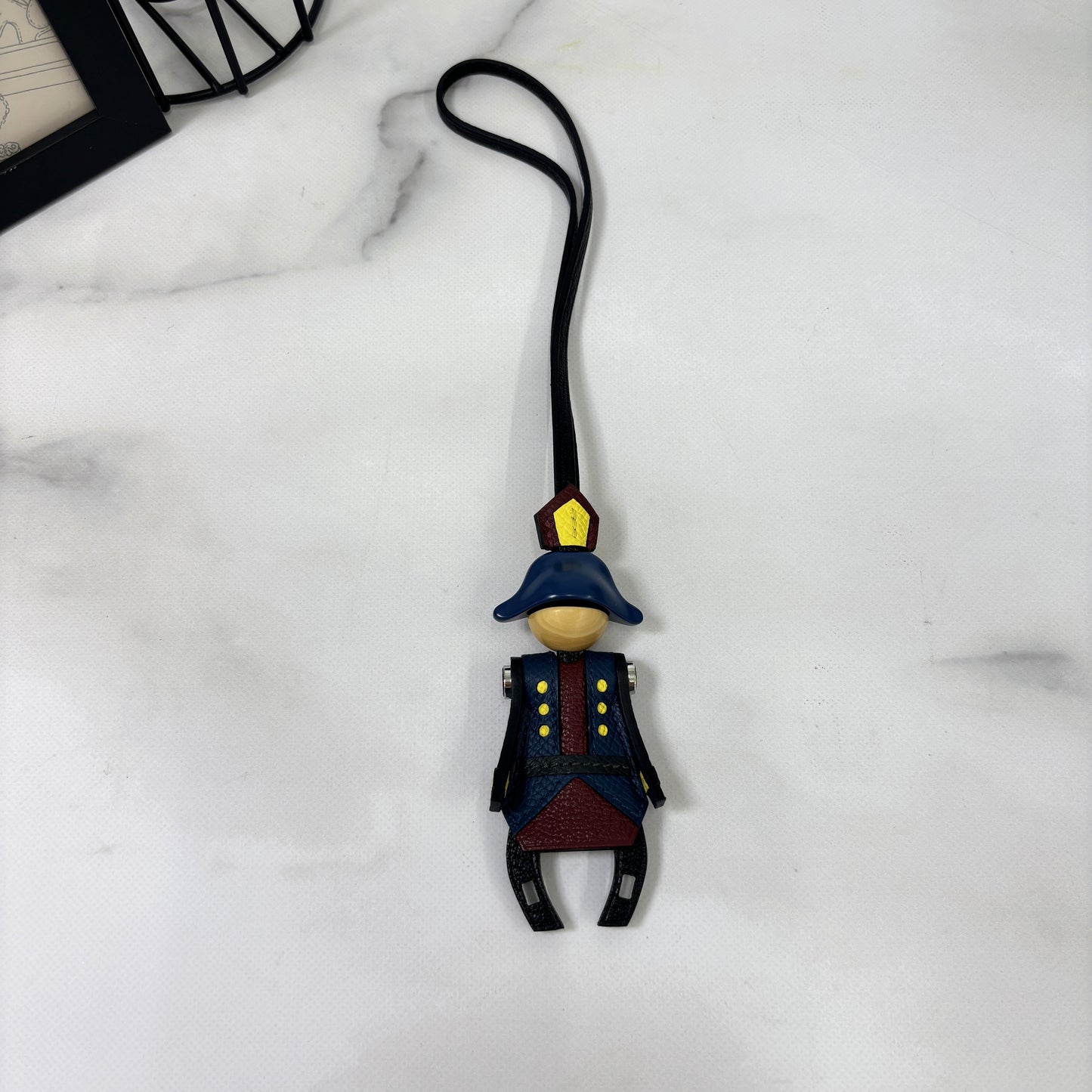 鑑定済み【 新品未使用 】2025年 最新 K刻印 エルメス 《 花火師 》 ブラック イエローブルー系 レッド系 シルバー金具 チャーム