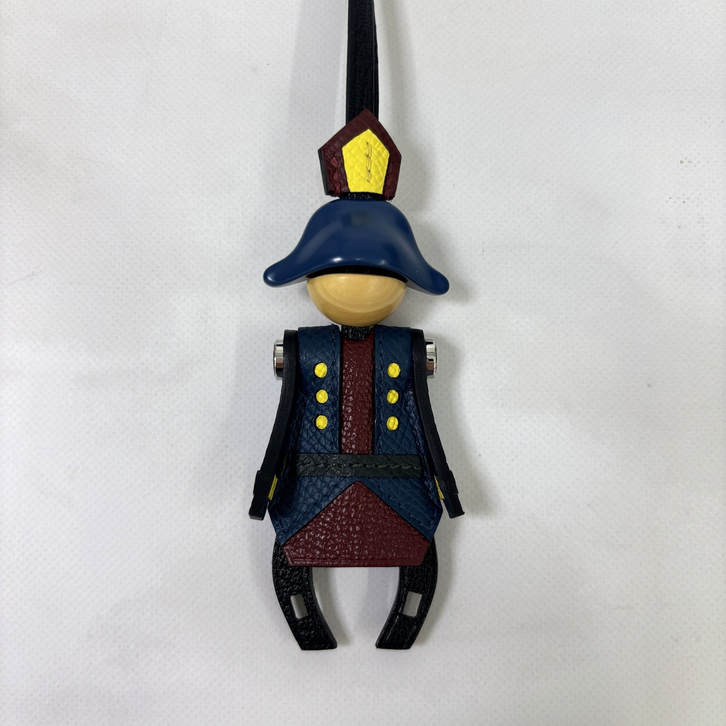 鑑定済み【 新品未使用 】2025年 最新 K刻印 エルメス 《 花火師 》 ブラック イエローブルー系 レッド系 シルバー金具 チャーム