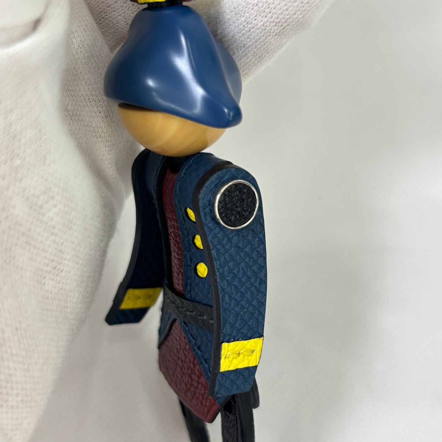 鑑定済み【 新品未使用 】2025年 最新 K刻印 エルメス 《 花火師 》 ブラック イエローブルー系 レッド系 シルバー金具 チャーム