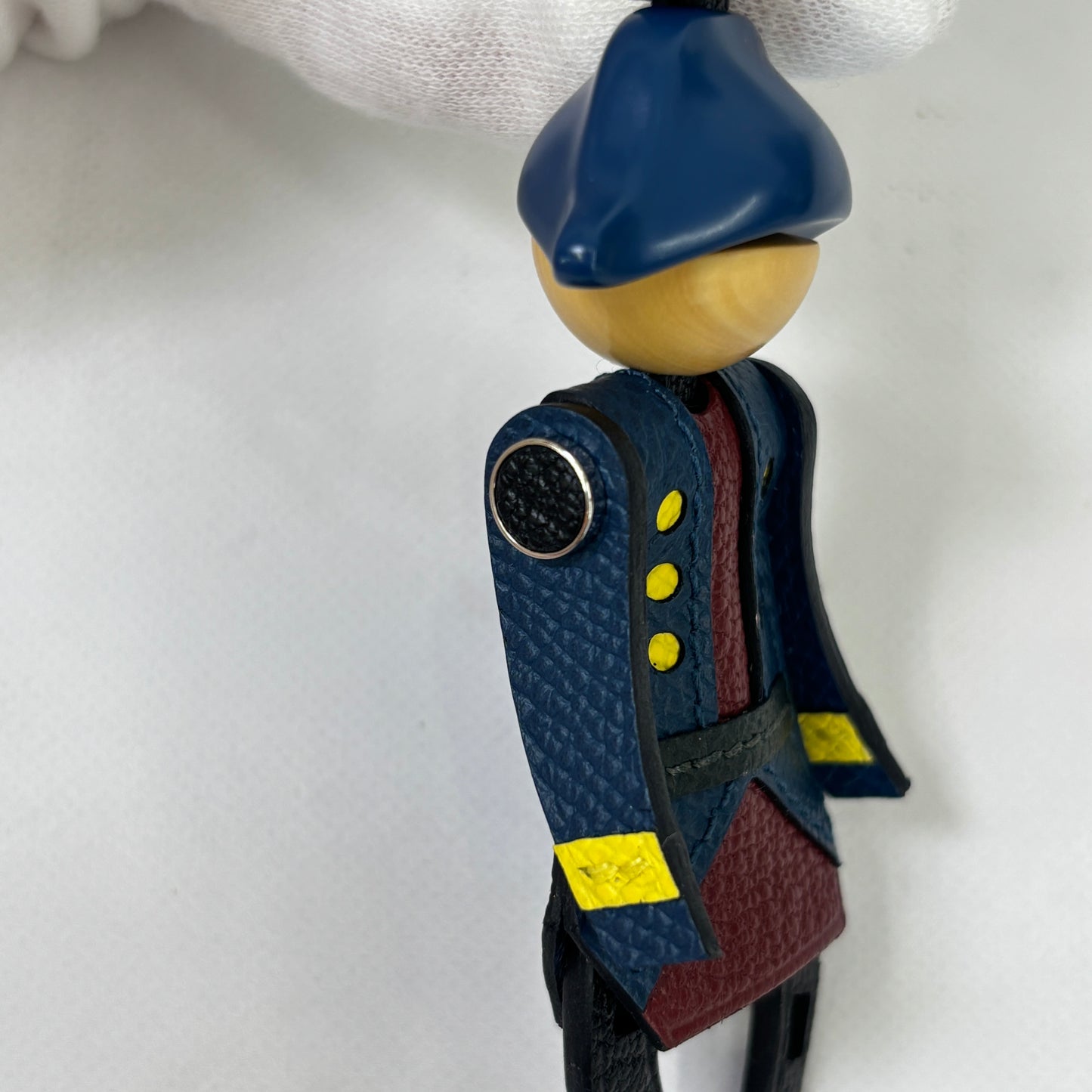 鑑定済み【 新品未使用 】2025年 最新 K刻印 エルメス 《 花火師 》 ブラック イエローブルー系 レッド系 シルバー金具 チャーム