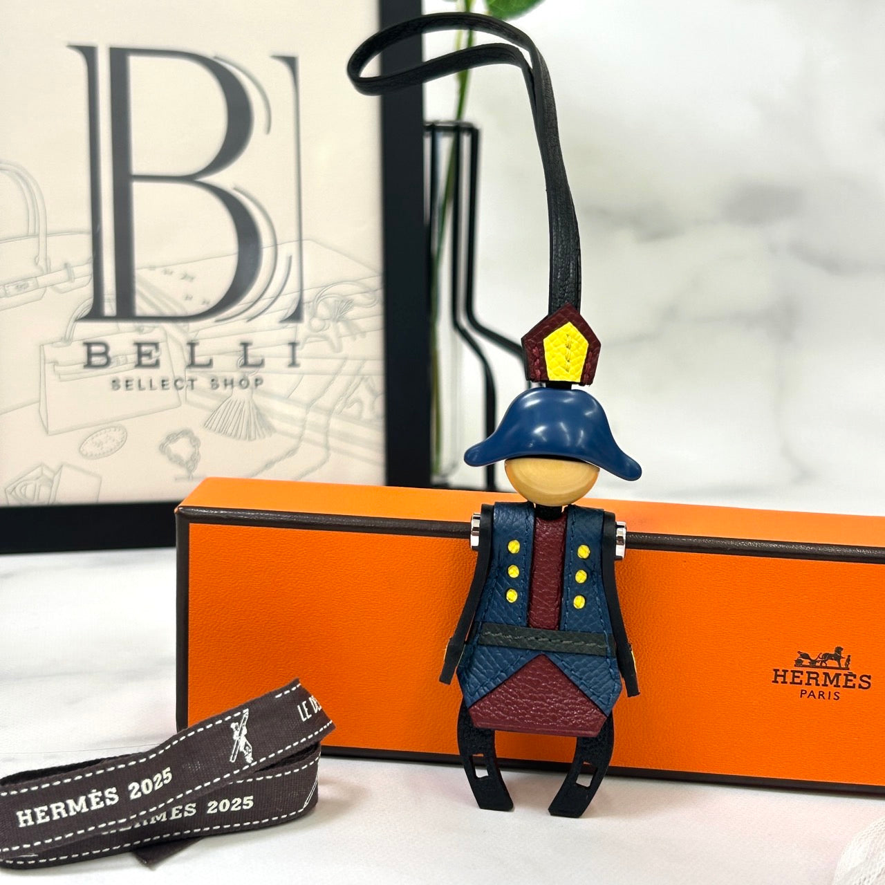 鑑定済み【 新品未使用 】2025年 最新 K刻印 エルメス 《 花火師 》 ブラック イエローブルー系 レッド系 シルバー金具 チャーム