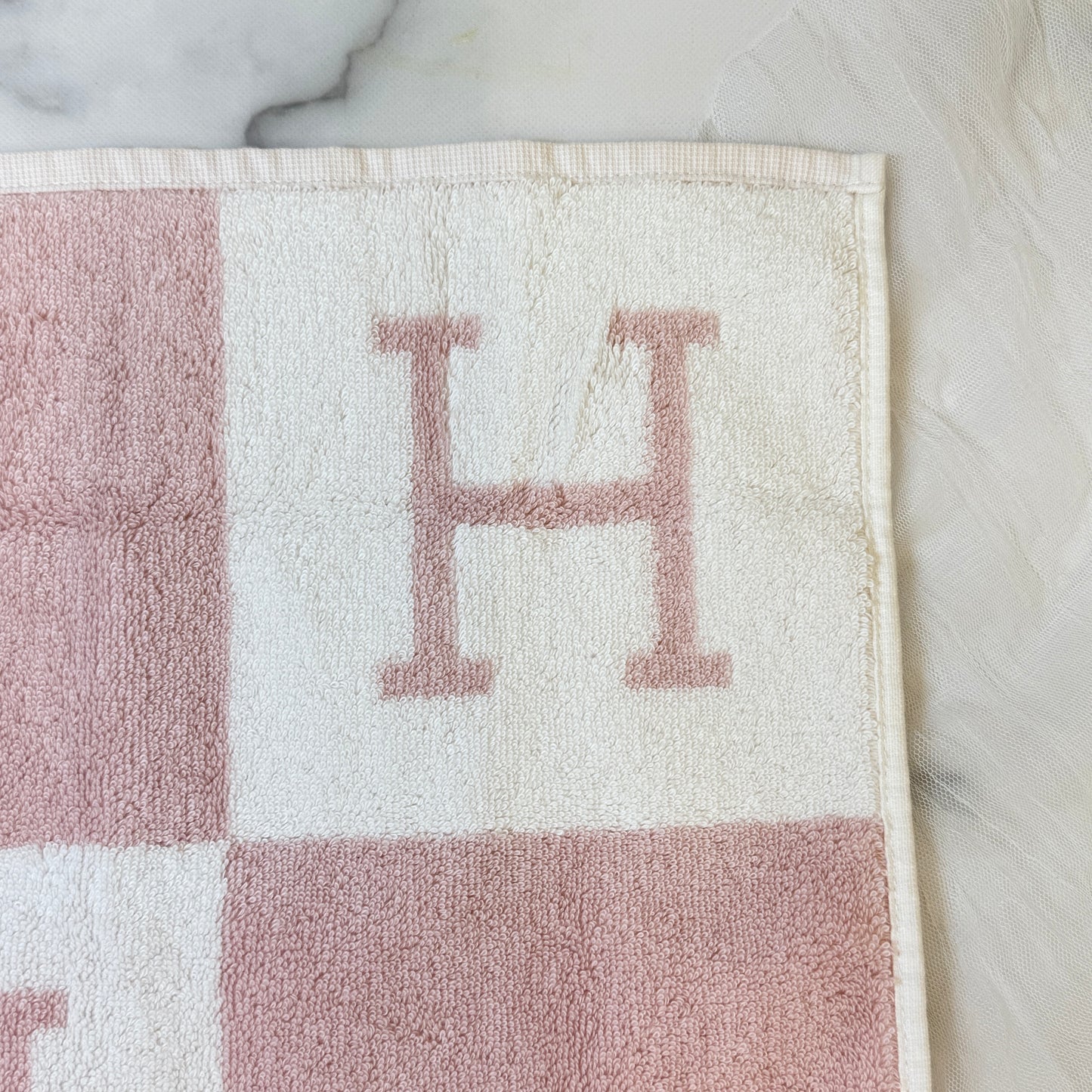 【 美品 】エルメス 《 アヴァロン 》 ローズ リラ ピンク ホワイト 綿 ハンドタオル Hロゴ