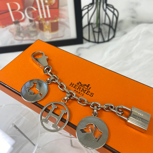 鑑定済み【 美品 】 エルメス 《 アミュレット 》 シルバー チャーム カデナ Hロゴ 犬 馬