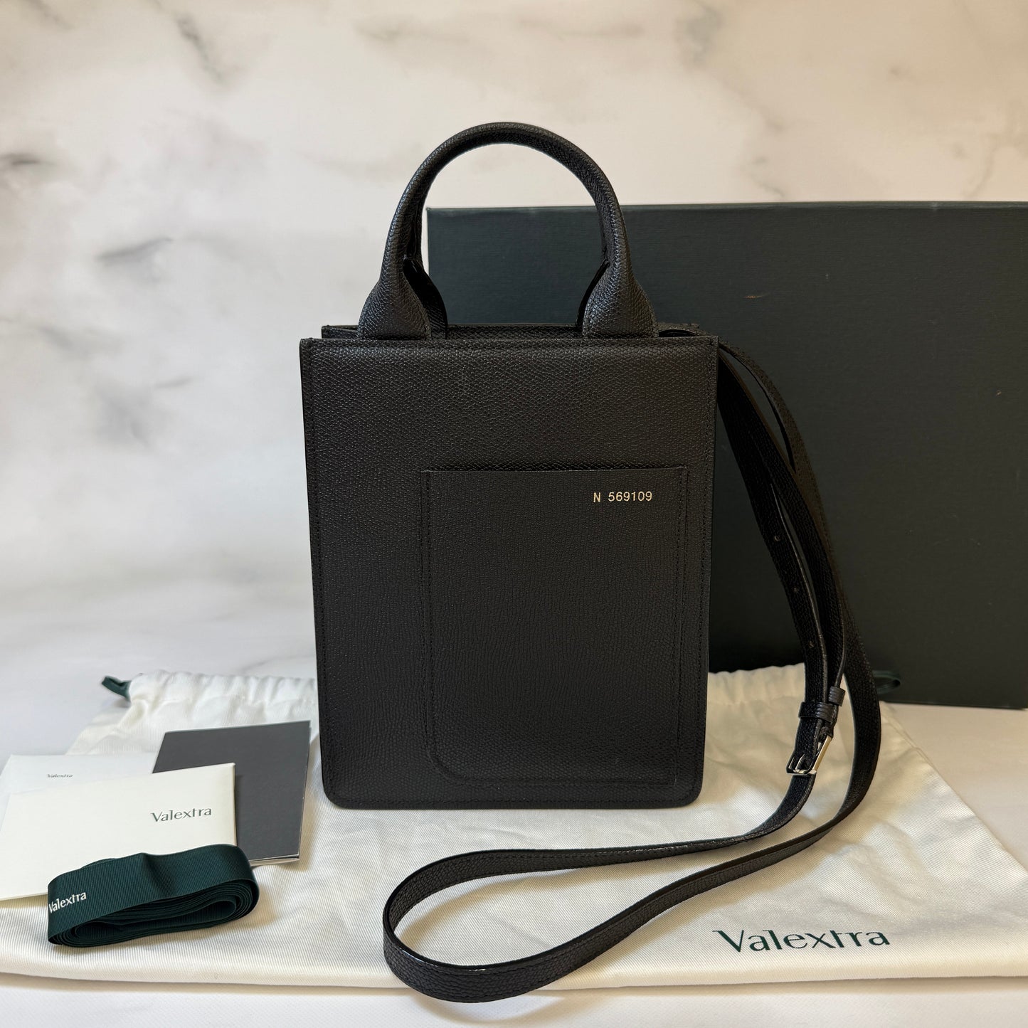 【 美品 】ヴァレクストラ 《 ボクシー マイクロ 》ブラック ソフトカーフスキン バック 2way ショルダーバック