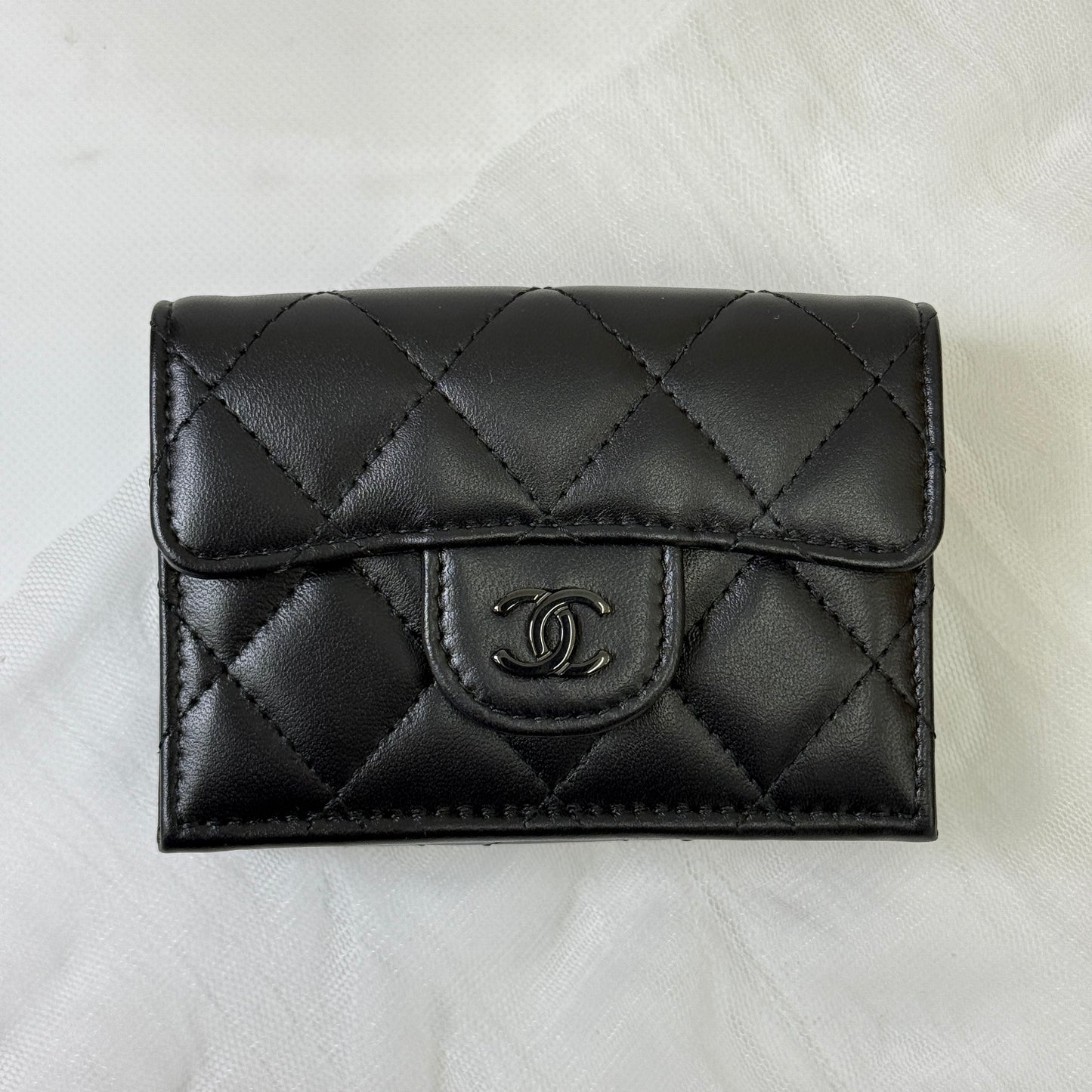 鑑定済み【 美品 】シャネル 《 スモール フラップ ウォレット 》 ソーブラック シルバー金具 ラムスキン 三つ折り 財布 ココマーク