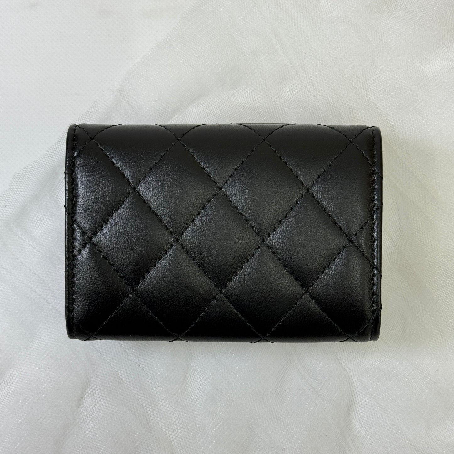 鑑定済み【 美品 】シャネル 《 スモール フラップ ウォレット 》 ソーブラック シルバー金具 ラムスキン 三つ折り 財布 ココマーク