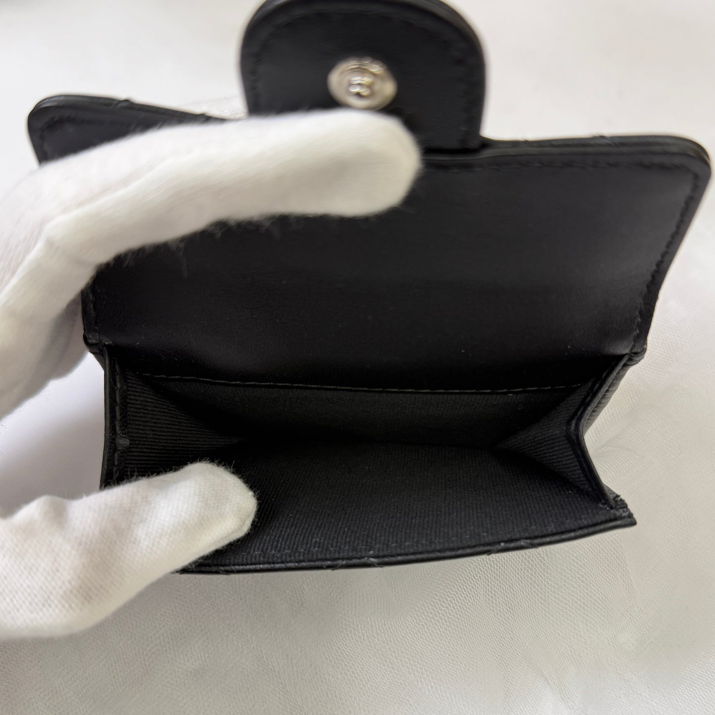鑑定済み【 美品 】シャネル 《 スモール フラップ ウォレット 》 ソーブラック シルバー金具 ラムスキン 三つ折り 財布 ココマーク
