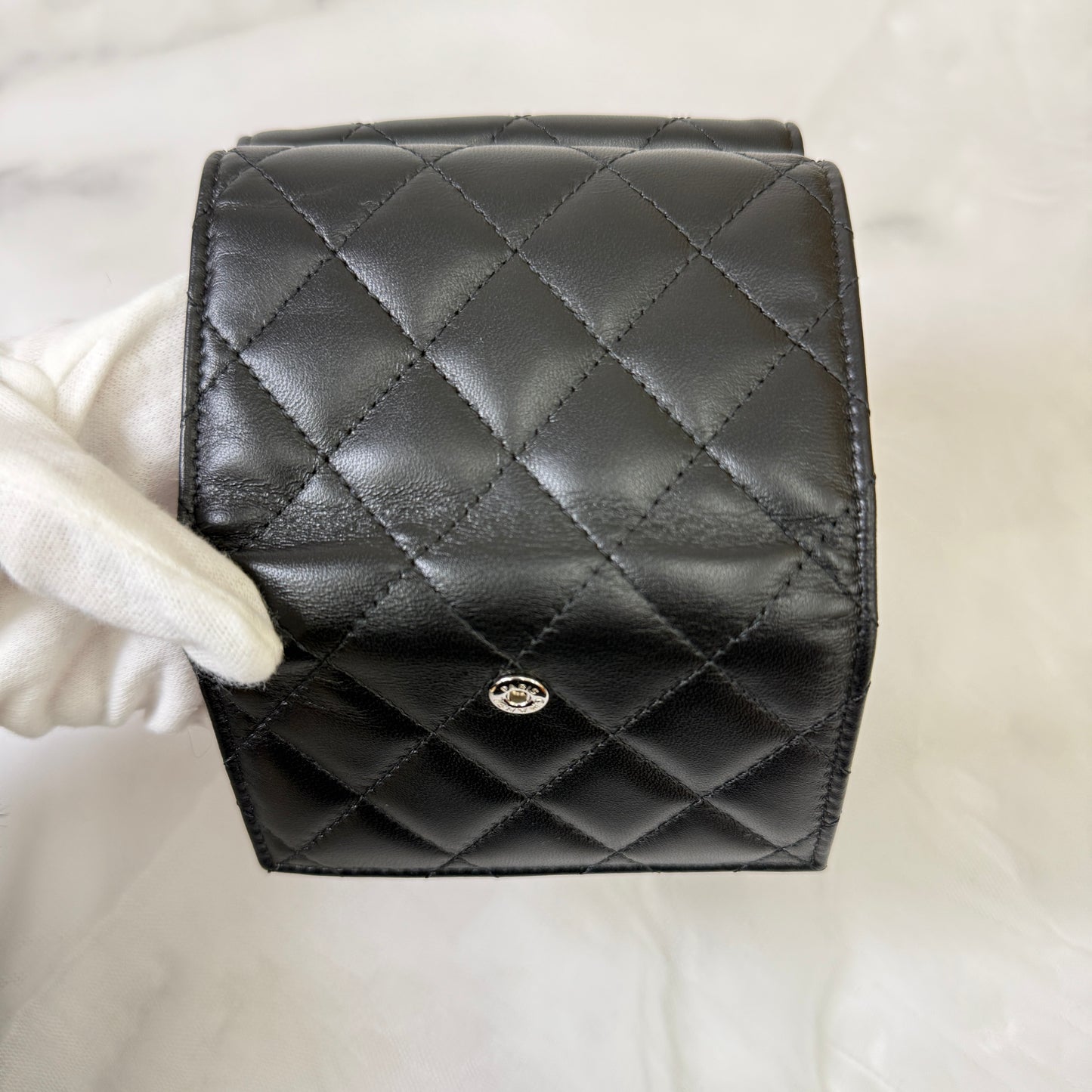 鑑定済み【 美品 】シャネル 《 スモール フラップ ウォレット 》 ソーブラック シルバー金具 ラムスキン 三つ折り 財布 ココマーク