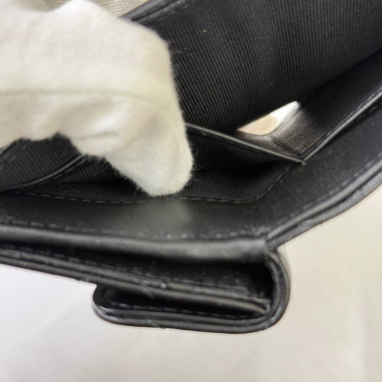 鑑定済み【 美品 】シャネル 《 スモール フラップ ウォレット 》 ソーブラック シルバー金具 ラムスキン 三つ折り 財布 ココマーク