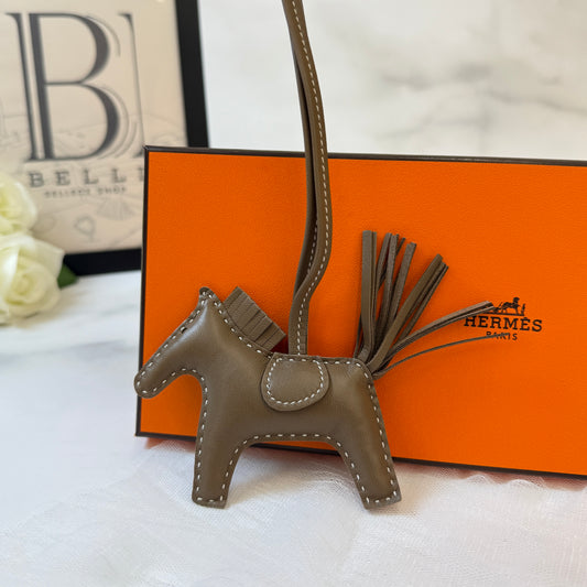 鑑定済み【 美品 】エルメス 《 ロデオ 》 PM ソーエトゥープ ホワイト アニューミロ チャーム W刻印 馬