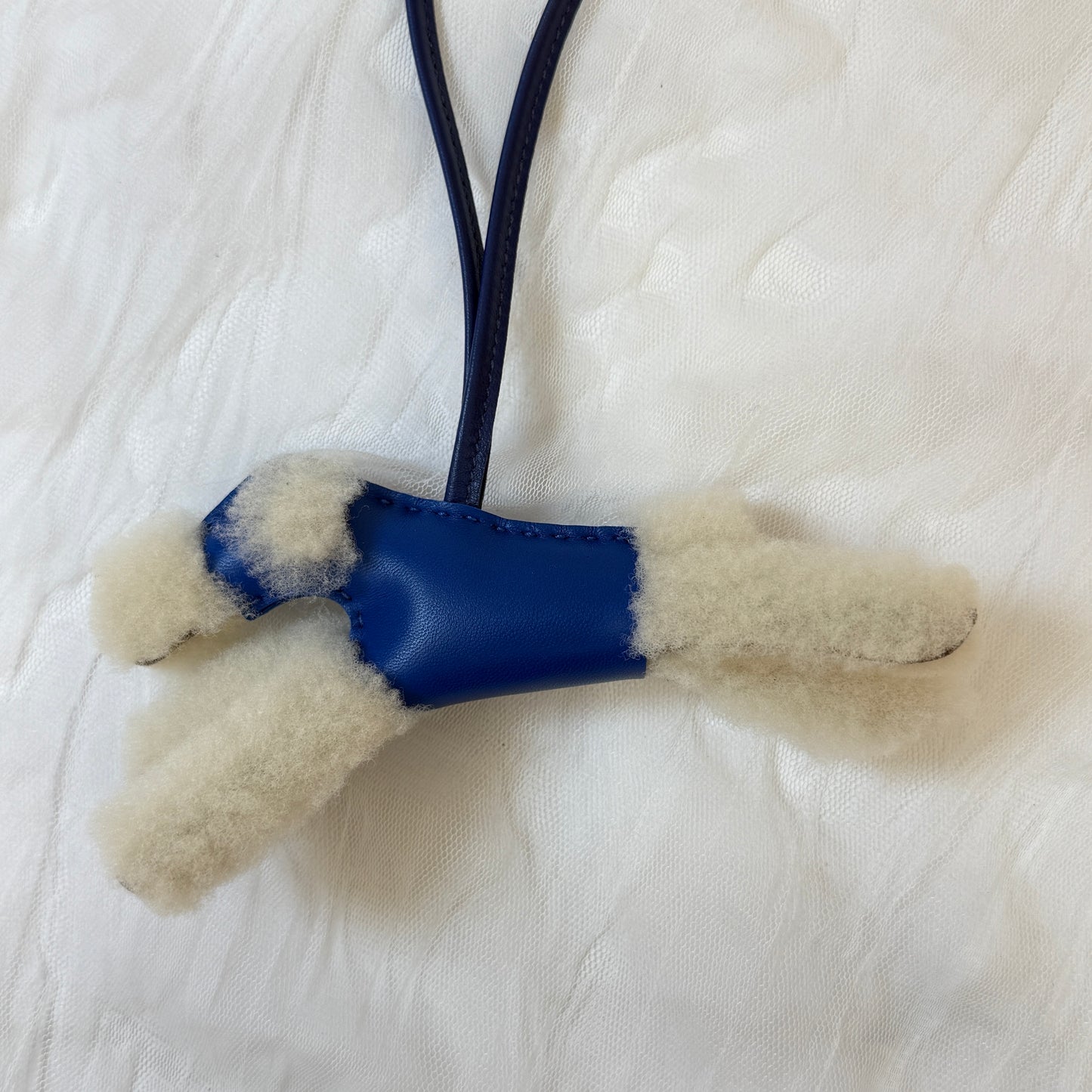 鑑定済み【 美品 】エルメス 《 エルメス バディ 》 ブルーフランス ホワイト アニューミロ ムートン チャーム Z刻印 犬