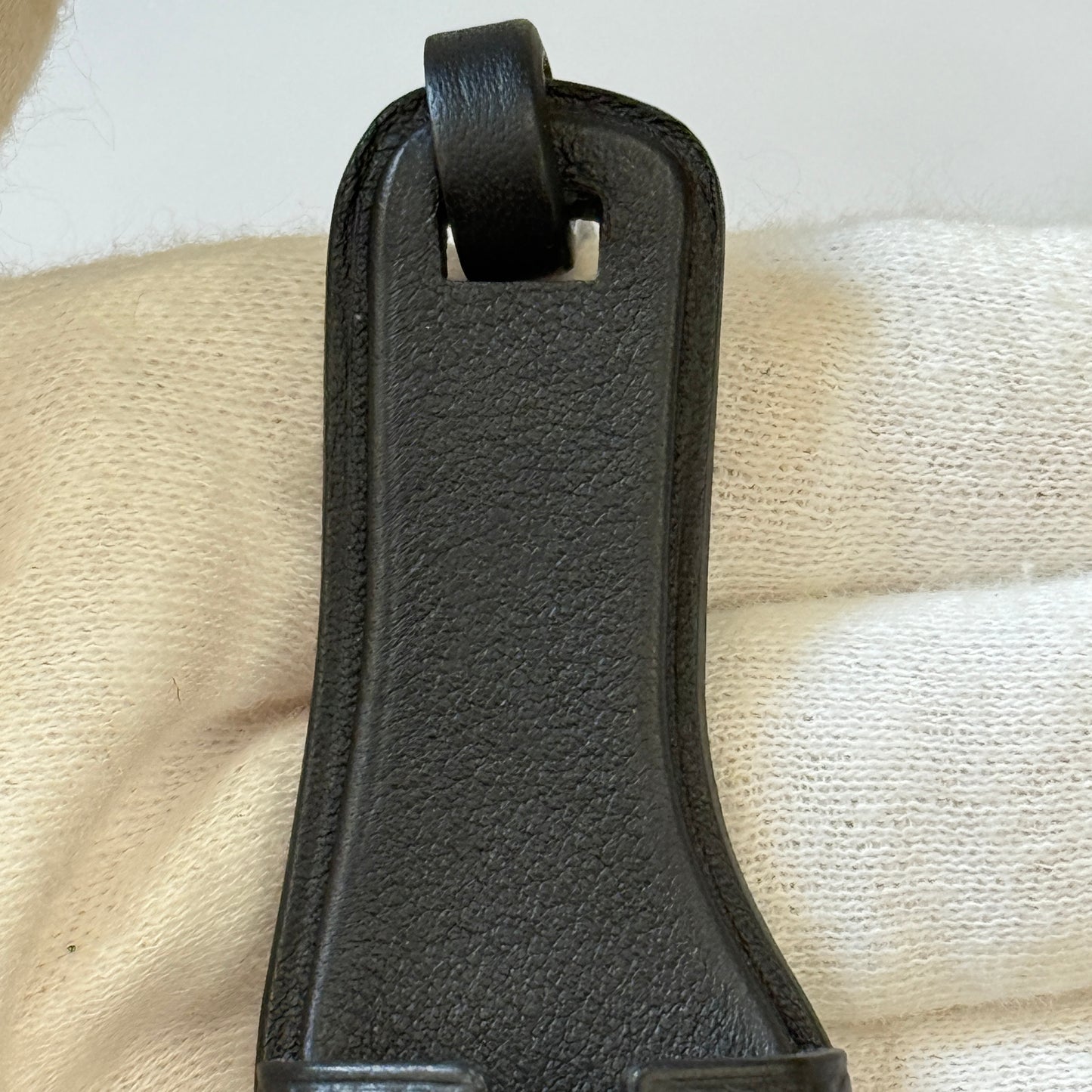 鑑定済み【 美品 】エルメス 《 オラン ナノ 》 ノワール ブラック エプソン レザー チャーム サンダル