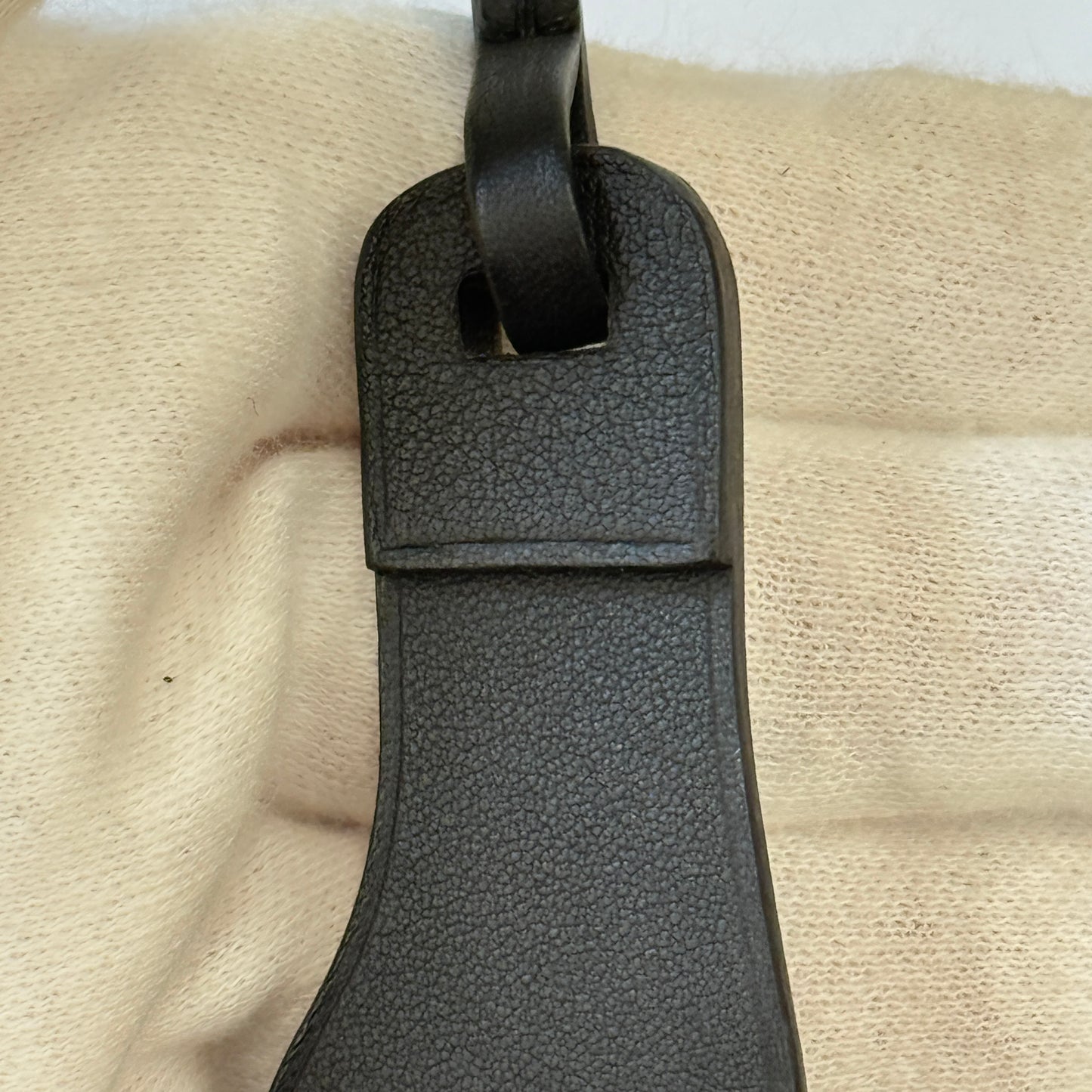 鑑定済み【 美品 】エルメス 《 オラン ナノ 》 ノワール ブラック エプソン レザー チャーム サンダル