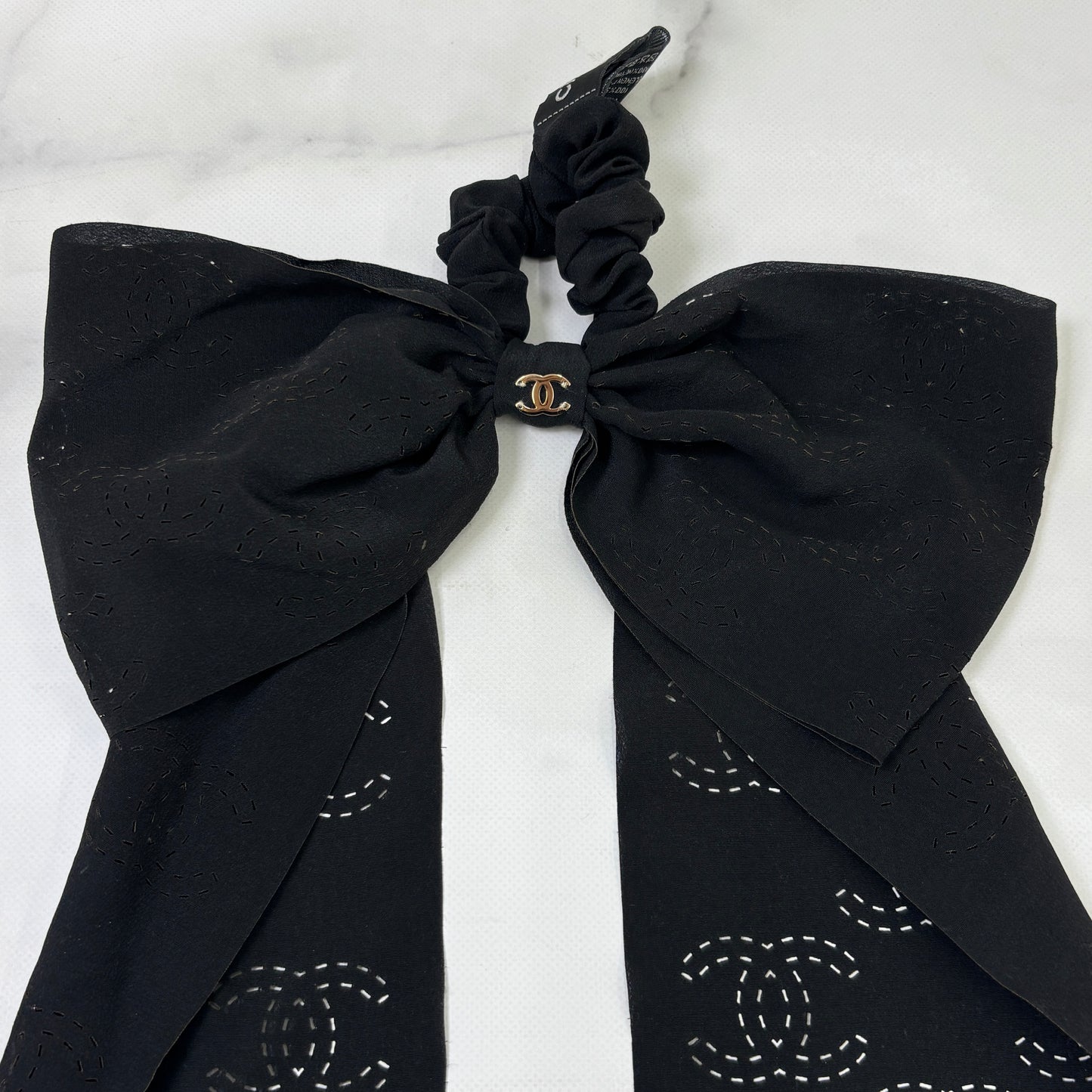 鑑定済み【 美品 】シャネル シュシュ ブラック ゴールド金具 シルク リボン ロゴ