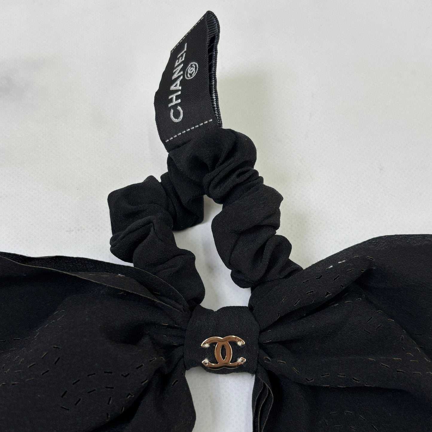 鑑定済み【 美品 】シャネル シュシュ ブラック ゴールド金具 シルク リボン ロゴ