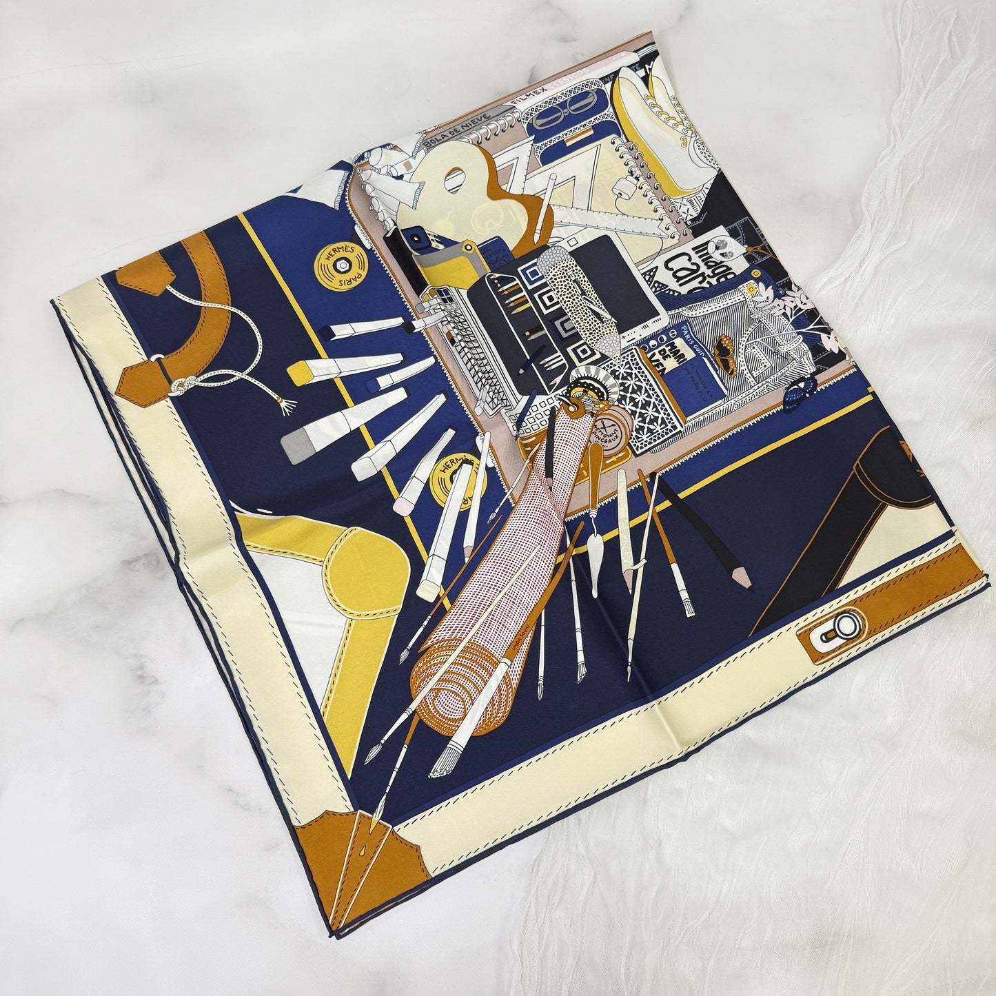 鑑定済み【 新品 】エルメス カレ 90 《 バガージュ・ア・マン 》 シルク  イエロー ブルー ブラウン ベージュ スカーフ