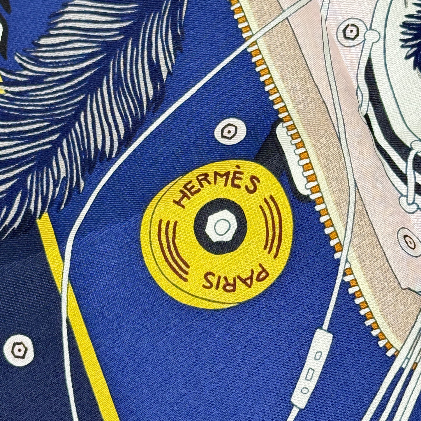 鑑定済み【 新品 】エルメス カレ 90 《 バガージュ・ア・マン 》 シルク  イエロー ブルー ブラウン ベージュ スカーフ