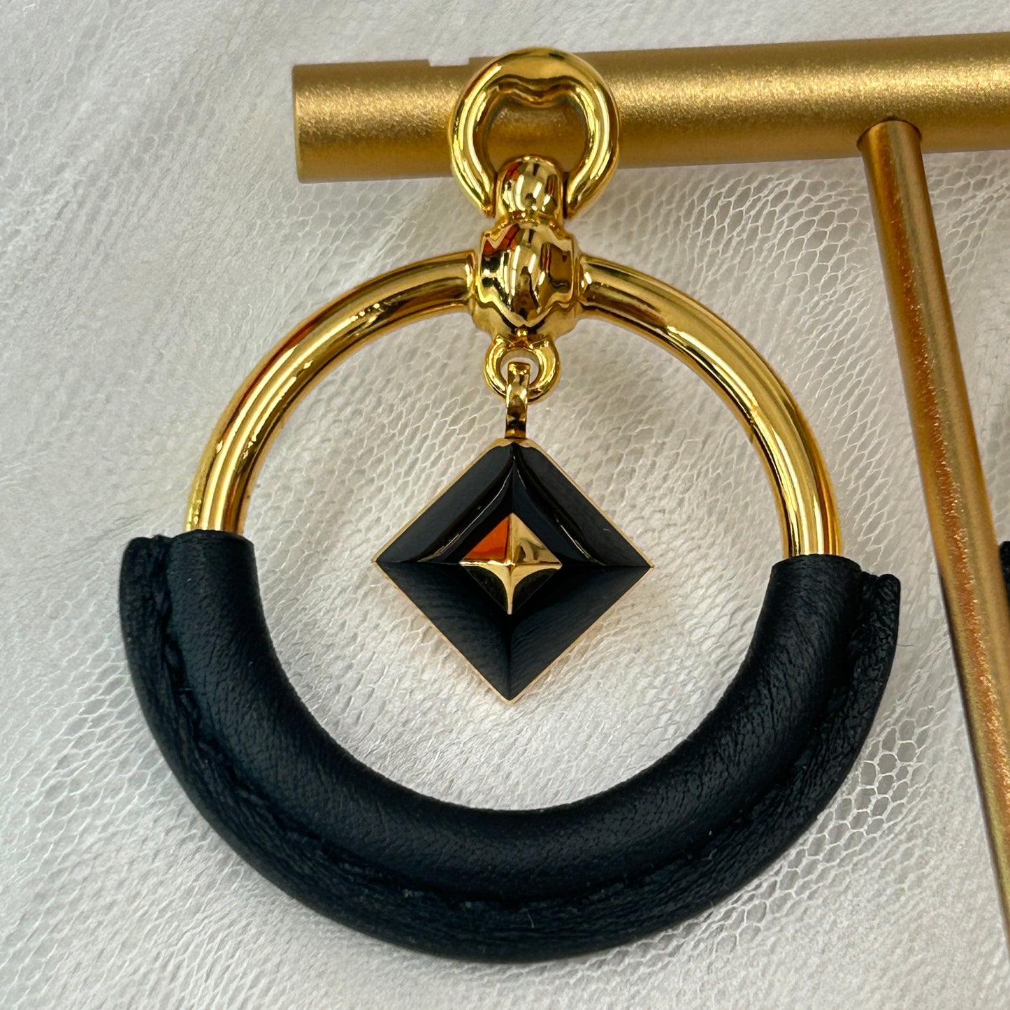 鑑定済み 【 美品 】 エルメス 《 ループ・メドール 》 PM ブラック ゴールド レザー メタル アクセサリー ピアス
