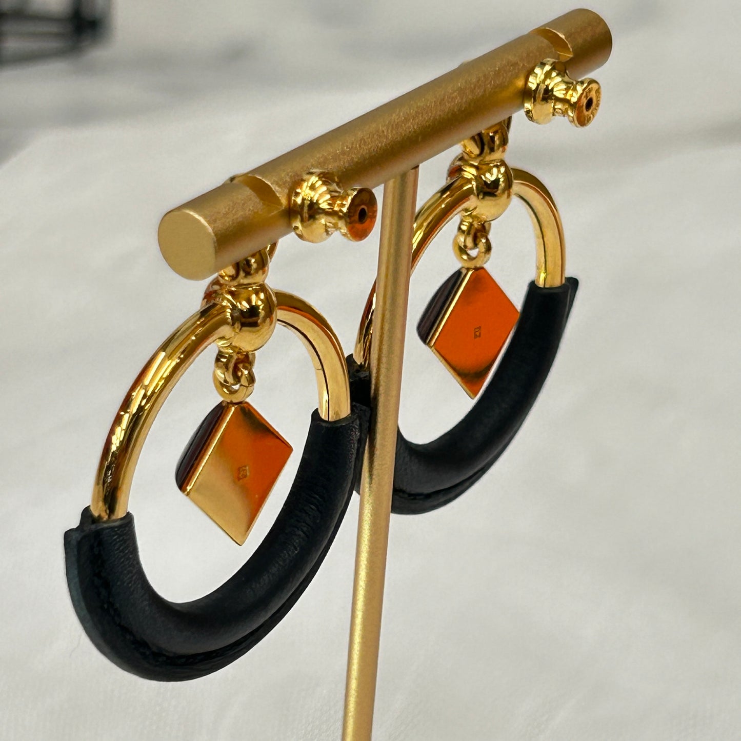 鑑定済み 【 美品 】 エルメス 《 ループ・メドール 》 PM ブラック ゴールド レザー メタル アクセサリー ピアス