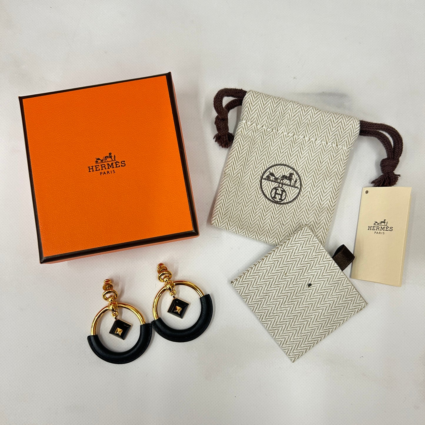 鑑定済み 【 美品 】 エルメス 《 ループ・メドール 》 PM ブラック ゴールド レザー メタル アクセサリー ピアス