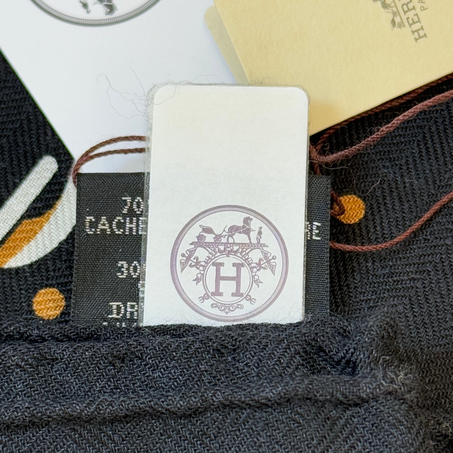 鑑定済み【 新品未使用 】エルメス カレジェアン 140 《 朝の散歩 》 ブラック ブラウン ホワイト カシシル スカーフ ショール 馬具 ベルト