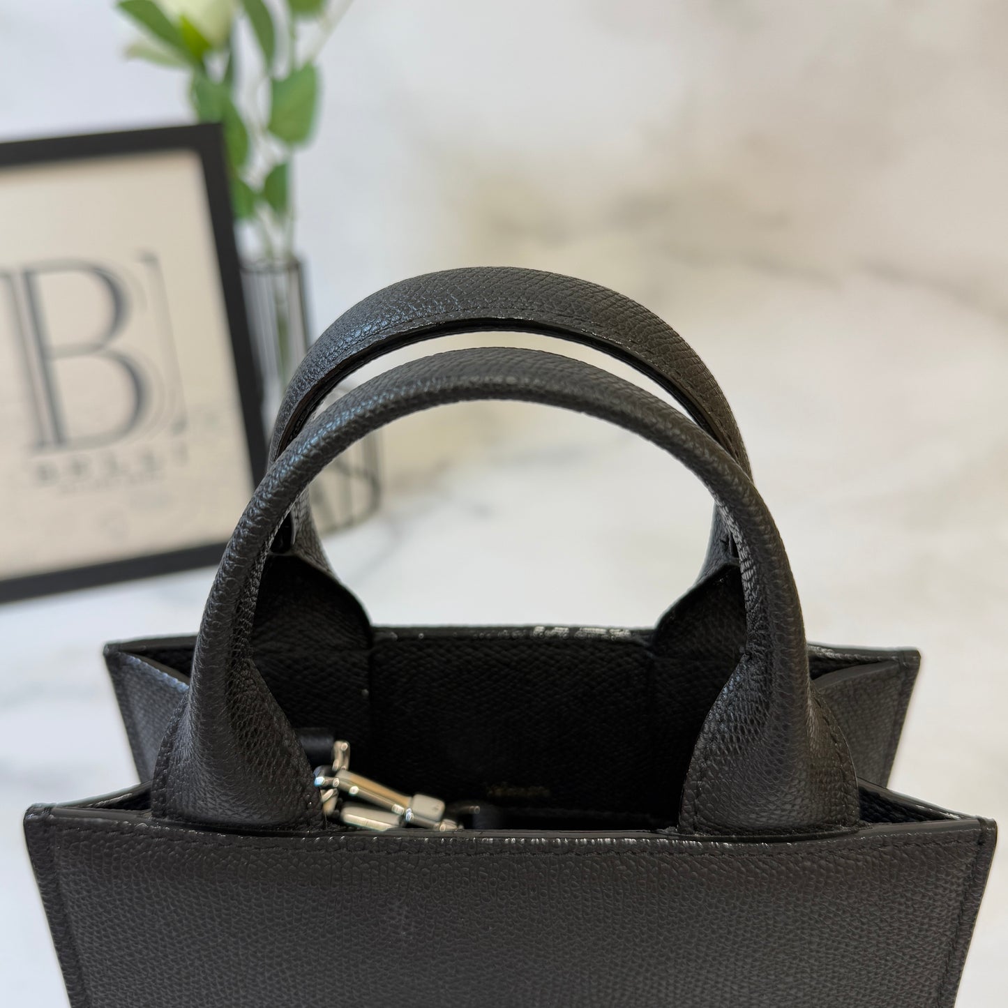 【 美品 】ヴァレクストラ 《 ボクシー マイクロ 》ブラック ソフトカーフスキン バック 2way ショルダーバック
