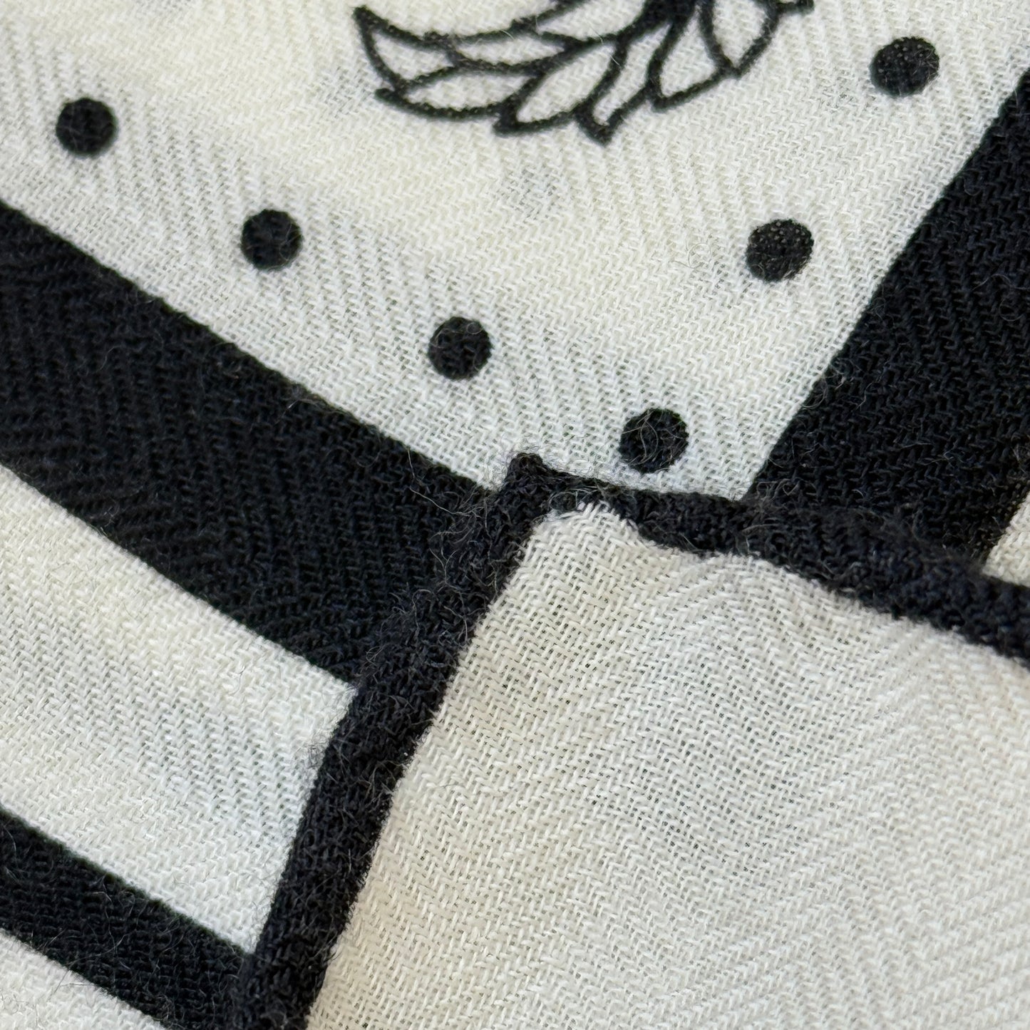 【 鑑定済み 】エルメス カレジェアン 140 《 船乗りのタトゥー バンダナ 》 ホワイト ブラック カシシル スカーフ ショール 碇 人魚
