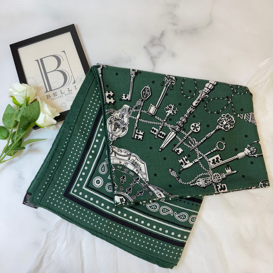 鑑定済み【 美品 】エルメス カレジェアン 140 《 レ クレ バンダナ 》 グリーン ホワイト ブラック カシシル スカーフ 鍵 ドット スター