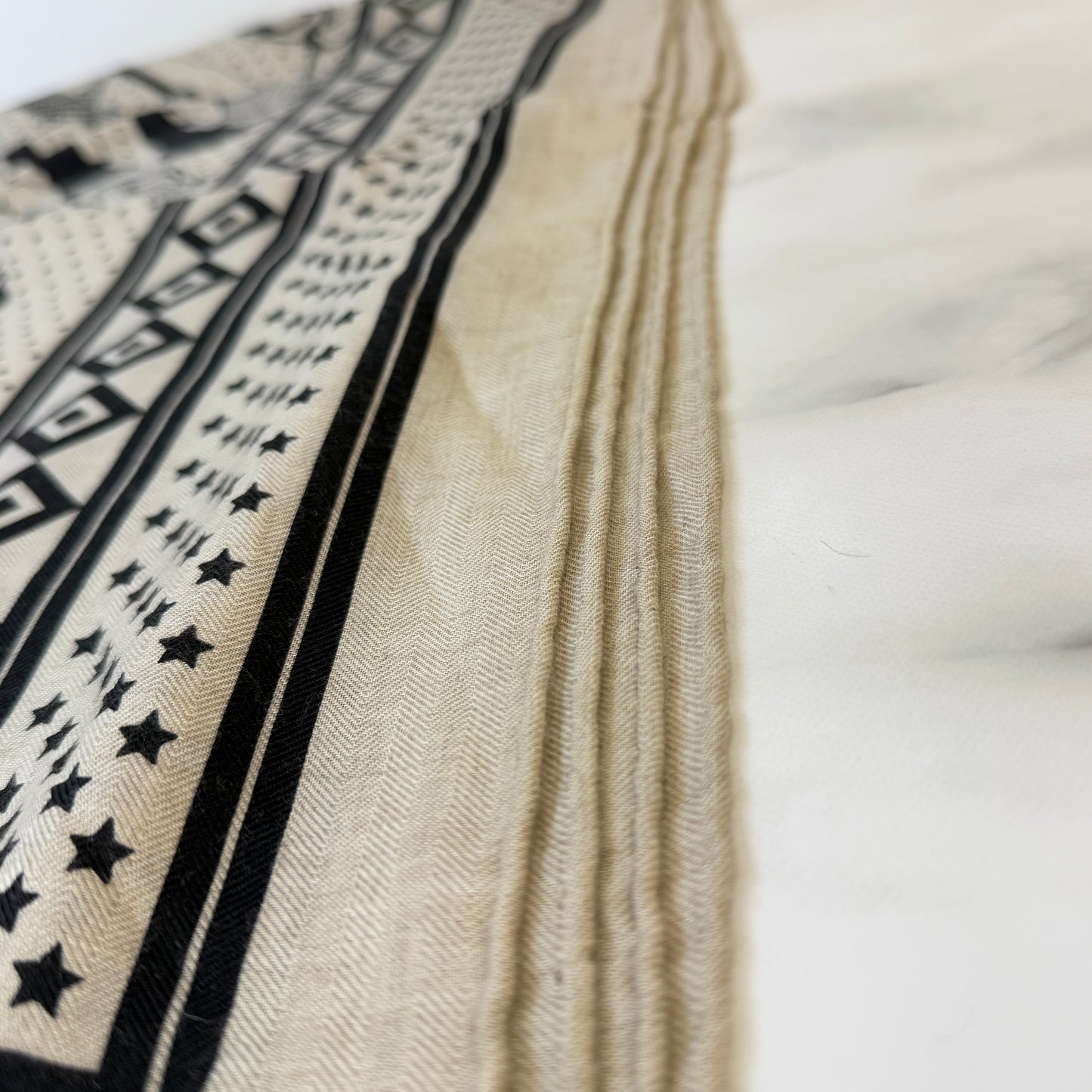鑑定済み【 美品 】エルメス カレジェアン 140 《 鞭とグリップ 》 ベージュ ブラック カシシル スカーフ ショール 馬 ドット